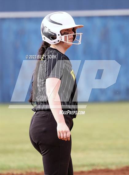 Thumbnail 3 in Grand Saline vs Winona photogallery.
