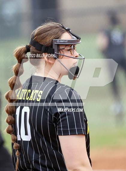 Thumbnail 2 in Grand Saline vs Winona photogallery.