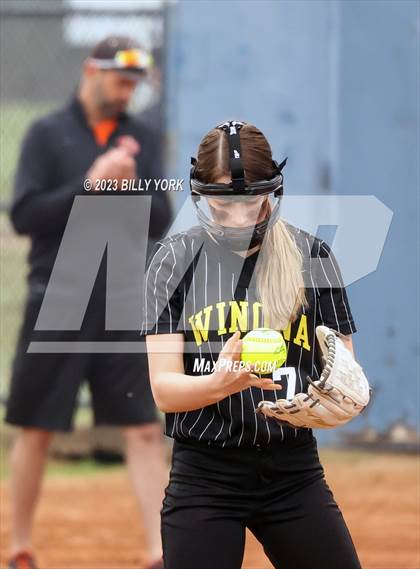 Thumbnail 1 in Grand Saline vs Winona photogallery.