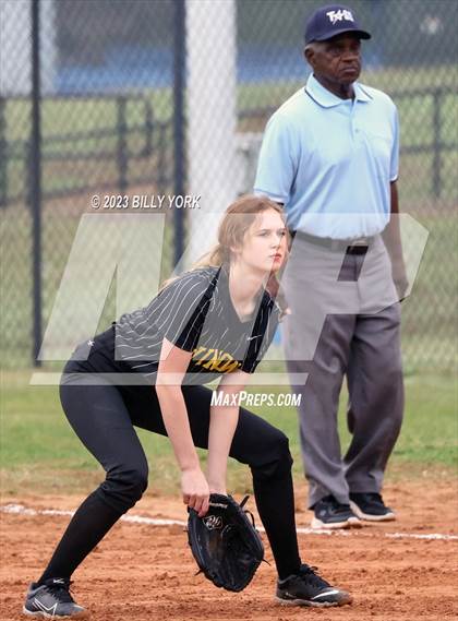 Thumbnail 2 in Grand Saline vs Winona photogallery.