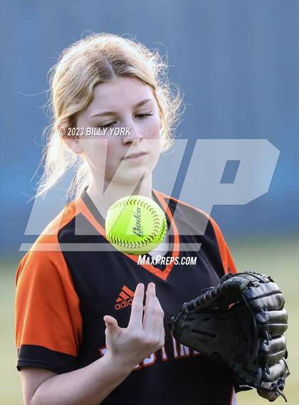 Thumbnail 3 in Grand Saline vs Winona photogallery.