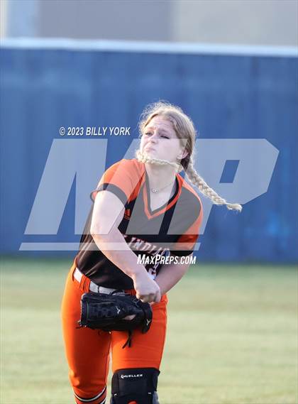 Thumbnail 3 in Grand Saline vs Winona photogallery.