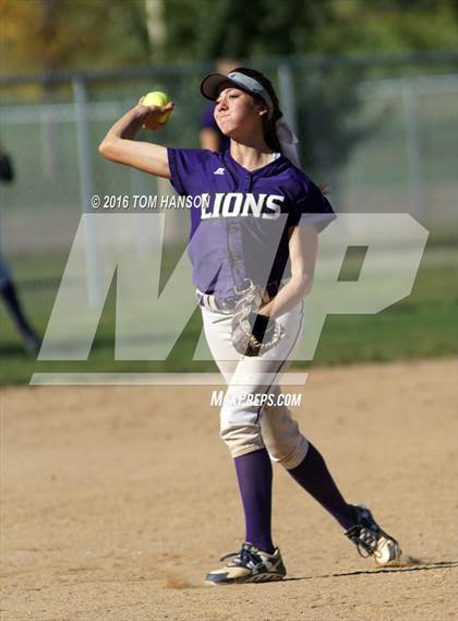 Thumbnail 3 in Mountain View vs Pondarosa (CHSAA 4A Region 6 Playoff) photogallery.