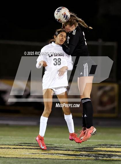 Thumbnail 1 in La Serna @ Newbury Park photogallery.