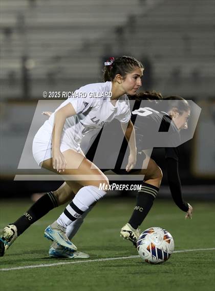 Thumbnail 1 in La Serna @ Newbury Park photogallery.