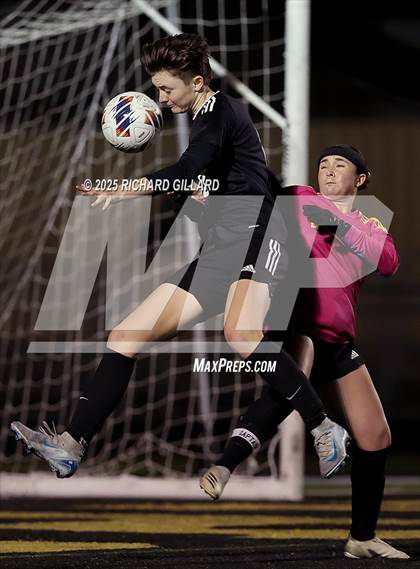 Thumbnail 1 in La Serna @ Newbury Park photogallery.