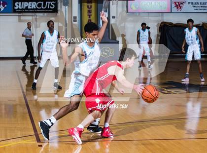 Thumbnail 1 in Grapevine Faith Christian vs. New Way Christian Academy (Fantasy of Lights) photogallery.