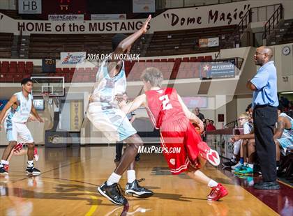Thumbnail 1 in Grapevine Faith Christian vs. New Way Christian Academy (Fantasy of Lights) photogallery.