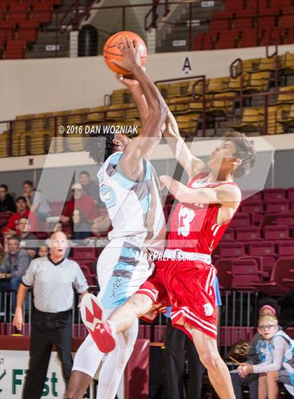 Thumbnail 3 in Grapevine Faith Christian vs. New Way Christian Academy (Fantasy of Lights) photogallery.