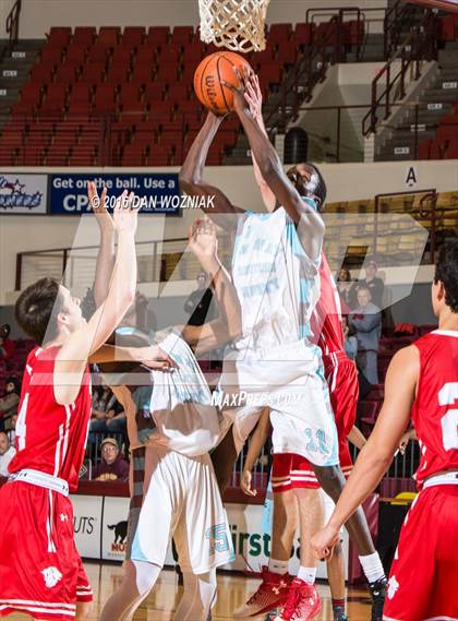 Thumbnail 2 in Grapevine Faith Christian vs. New Way Christian Academy (Fantasy of Lights) photogallery.