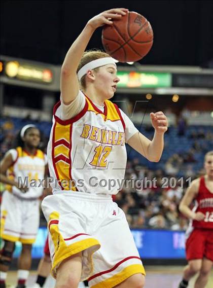 Thumbnail 2 in Berkeley vs. Carondelet (CIF NorCal D1 Regional Final) photogallery.