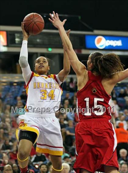 Thumbnail 2 in Berkeley vs. Carondelet (CIF NorCal D1 Regional Final) photogallery.
