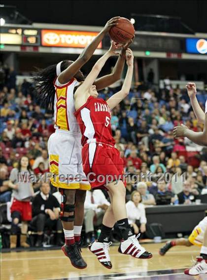 Thumbnail 2 in Berkeley vs. Carondelet (CIF NorCal D1 Regional Final) photogallery.