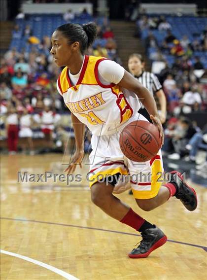 Thumbnail 1 in Berkeley vs. Carondelet (CIF NorCal D1 Regional Final) photogallery.