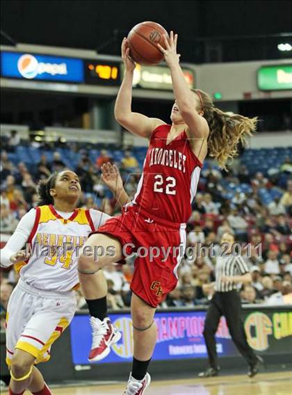Thumbnail 2 in Berkeley vs. Carondelet (CIF NorCal D1 Regional Final) photogallery.