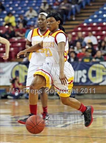 Thumbnail 1 in Berkeley vs. Carondelet (CIF NorCal D1 Regional Final) photogallery.