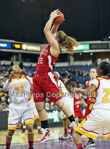 Thumbnail 3 in Berkeley vs. Carondelet (CIF NorCal D1 Regional Final) photogallery.