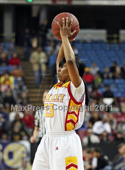 Thumbnail 3 in Berkeley vs. Carondelet (CIF NorCal D1 Regional Final) photogallery.