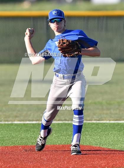 Thumbnail 2 in Blue Ridge vs Windthorst (UIL 2A Region 2 Area Playoff) photogallery.