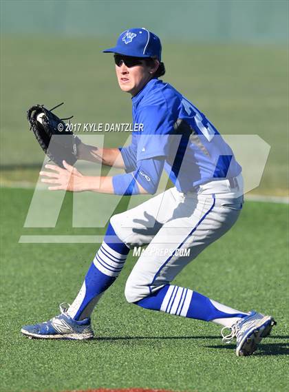 Thumbnail 3 in Blue Ridge vs Windthorst (UIL 2A Region 2 Area Playoff) photogallery.