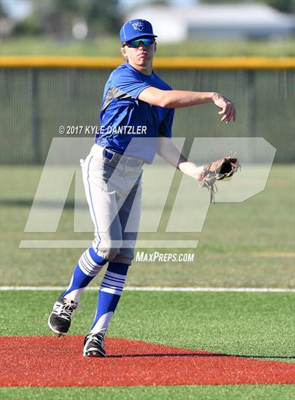 Thumbnail 3 in Blue Ridge vs Windthorst (UIL 2A Region 2 Area Playoff) photogallery.