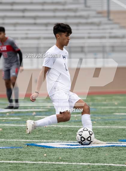 Thumbnail 1 in Lee [Robert E.] vs Hendrickson (Scrimmage) photogallery.