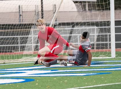 Thumbnail 1 in Lee [Robert E.] vs Hendrickson (Scrimmage) photogallery.