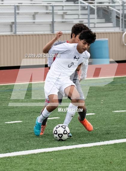 Thumbnail 2 in Lee [Robert E.] vs Hendrickson (Scrimmage) photogallery.