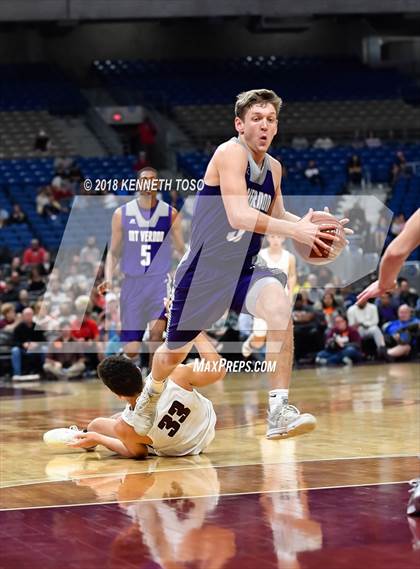 Thumbnail 2 in Bowie vs. Mt. Vernon (UIL 3A Final) photogallery.