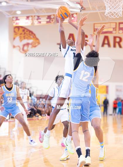 Thumbnail 3 in Mays vs Newton (Hard In The Paint) photogallery.