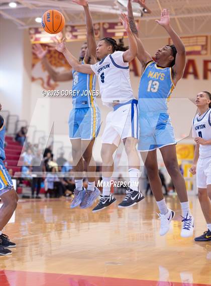 Thumbnail 2 in Mays vs Newton (Hard In The Paint) photogallery.