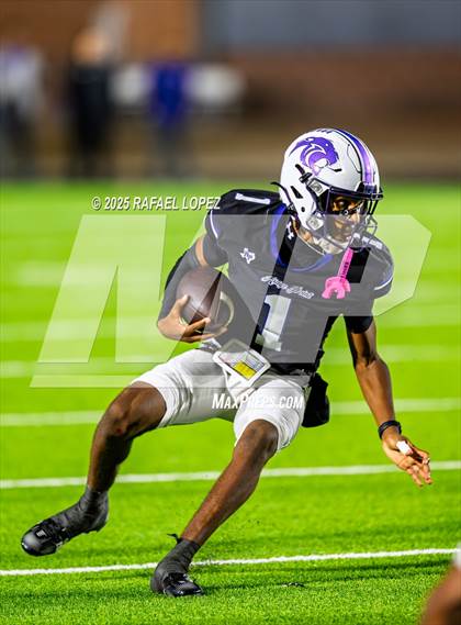 Thumbnail 2 in Dawson vs. Ridge Point (UIL Football 6A D1 Bi-District) photogallery.