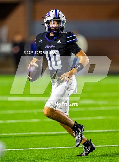 Thumbnail 1 in Dawson vs. Ridge Point (UIL 6A D1 Football Bi-District) photogallery.