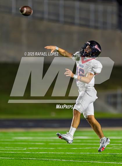 Thumbnail 1 in Dawson vs. Ridge Point (UIL 6A D1 Football Bi-District) photogallery.