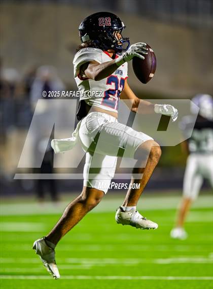 Thumbnail 2 in Dawson vs. Ridge Point (UIL Football 6A D1 Bi-District) photogallery.