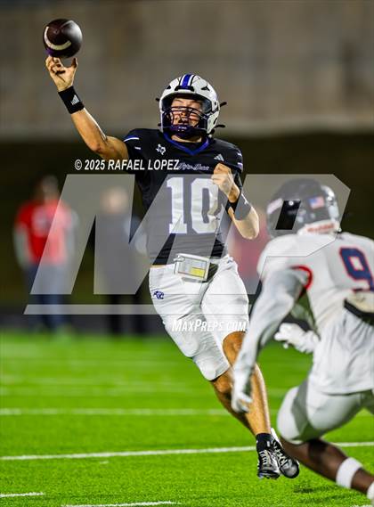 Thumbnail 2 in Dawson vs. Ridge Point (UIL 6A D1 Football Bi-District) photogallery.