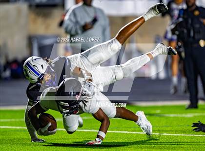 Thumbnail 2 in Dawson vs. Ridge Point (UIL 6A D1 Football Bi-District) photogallery.
