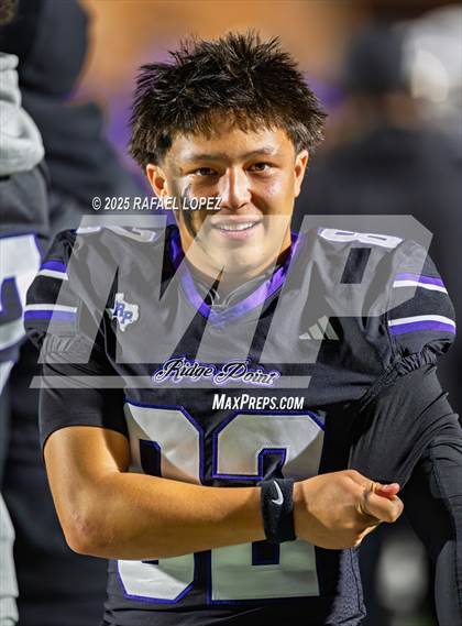 Thumbnail 2 in Dawson vs. Ridge Point (UIL 6A D1 Football Bi-District) photogallery.