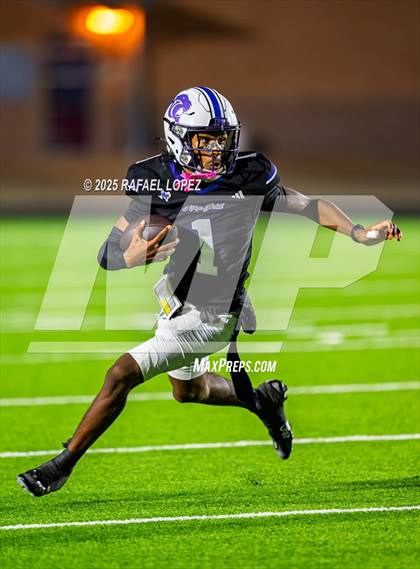 Thumbnail 1 in Dawson vs. Ridge Point (UIL Football 6A D1 Bi-District) photogallery.