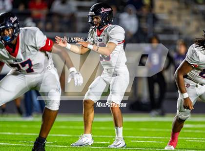 Thumbnail 2 in Dawson vs. Ridge Point (UIL Football 6A D1 Bi-District) photogallery.