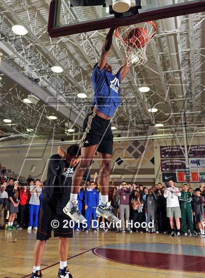 Thumbnail 1 in 2015 MaxPreps Holiday Classic Dunk Contest photogallery.