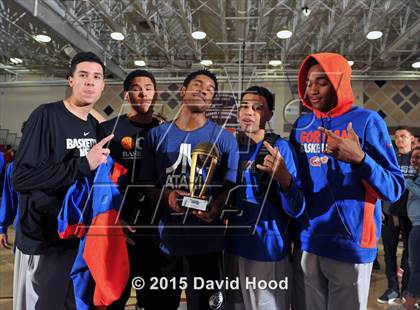 Thumbnail 3 in 2015 MaxPreps Holiday Classic Dunk Contest photogallery.