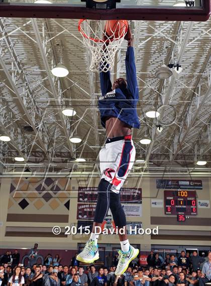 Thumbnail 3 in 2015 MaxPreps Holiday Classic Dunk Contest photogallery.