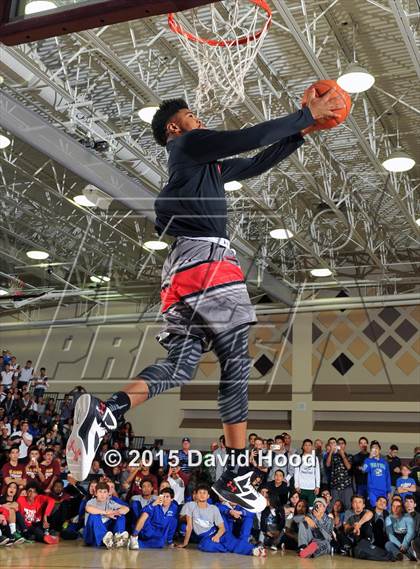 Thumbnail 3 in 2015 MaxPreps Holiday Classic Dunk Contest photogallery.