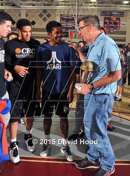 Thumbnail 3 in 2015 MaxPreps Holiday Classic Dunk Contest photogallery.