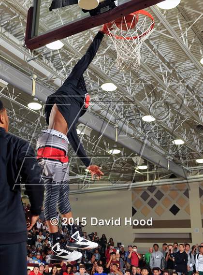 Thumbnail 1 in 2015 MaxPreps Holiday Classic Dunk Contest photogallery.