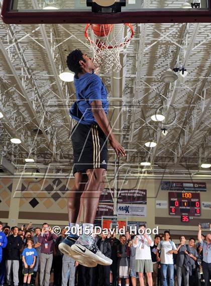 Thumbnail 2 in 2015 MaxPreps Holiday Classic Dunk Contest photogallery.