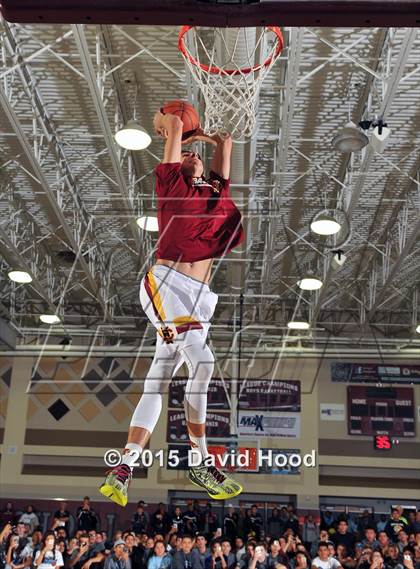 Thumbnail 1 in 2015 MaxPreps Holiday Classic Dunk Contest photogallery.