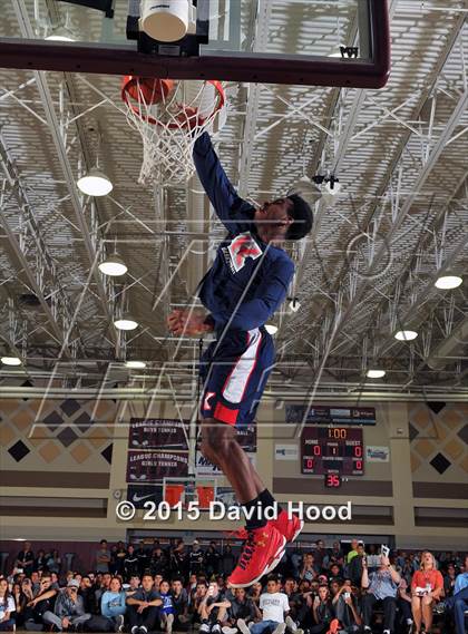 Thumbnail 1 in 2015 MaxPreps Holiday Classic Dunk Contest photogallery.