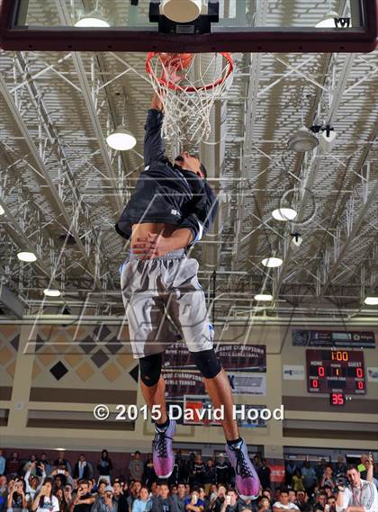 Thumbnail 3 in 2015 MaxPreps Holiday Classic Dunk Contest photogallery.